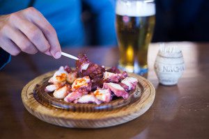 Comer en el Camino de Santiago: Descubre los Platos Típicos pulpo