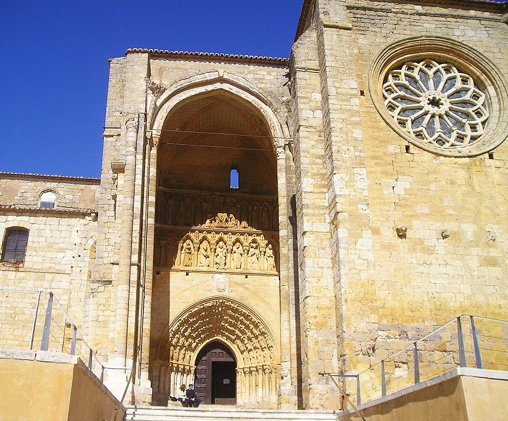 En este momento estás viendo La Iglesia de Santa María la Blanca en Villalcázar de Sirga en el camino de Santiago