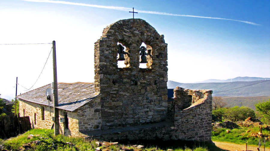 Lee más sobre el artículo Iglesia de Santa María Magdalena en Foncebadón: Historia, Arquitectura y Significado Cultural