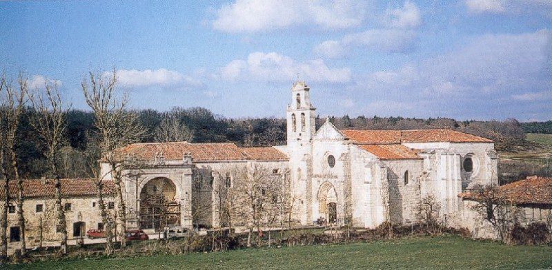 En este momento estás viendo Descubre la historia y belleza del Monasterio de San Juan de Ortega en el Camino de Santiago