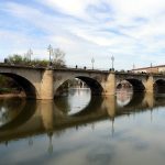 Descubre la historia del emblemático Puente de Piedra en Logroño en el camino de Santiago