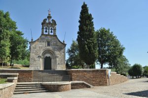 Lee más sobre el artículo Iglesia de San Pedro en Portomarín en el camino de Santiago