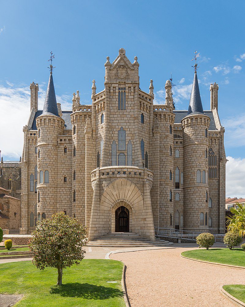Lee más sobre el artículo Visitar el Palacio Episcopal de Astorga: Un tesoro arquitectónico español