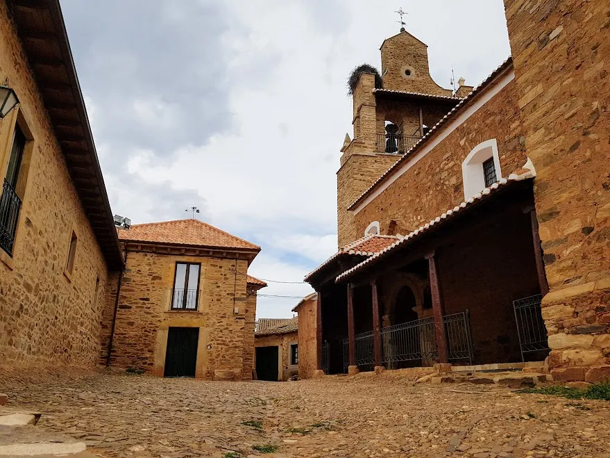 En este momento estás viendo Iglesia de Santa María Magdalena en Castrillo de los Polvazares