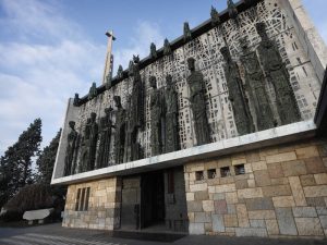 Lee más sobre el artículo El pueblo de la Virgen del Camino y su leyenda