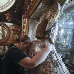 El abrazo al apóstol Santiago
