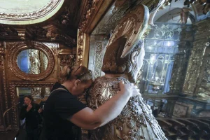 Lee más sobre el artículo El abrazo al apóstol Santiago