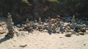 Lee más sobre el artículo Columnas y amontonamiento de piedras en el Camino de Santiago