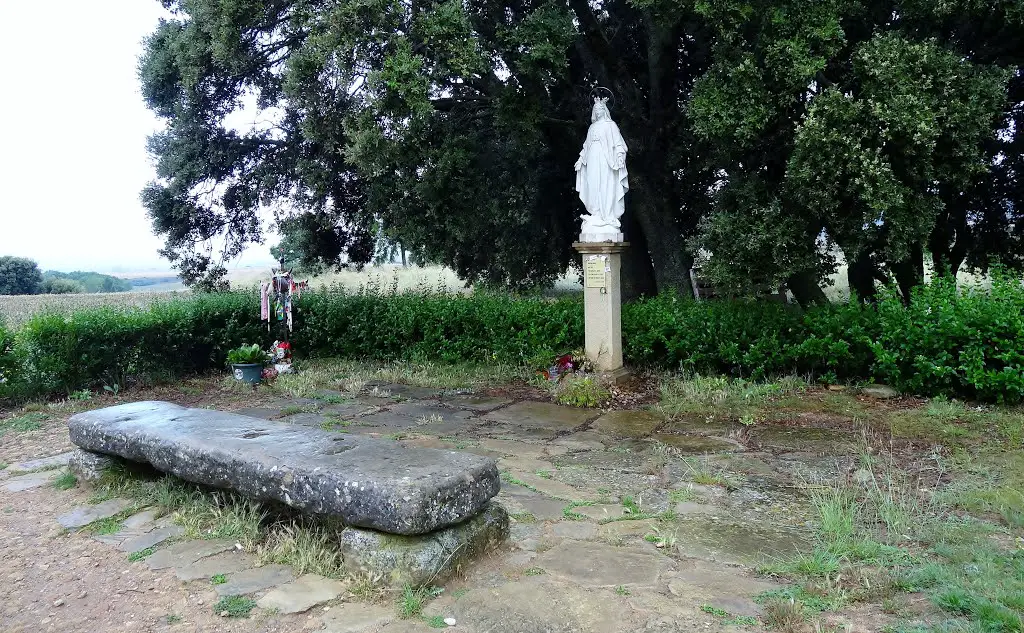 Lee más sobre el artículo La Virgen de Irunbidea: Una Historia del Camino de Santiago en Uterga
