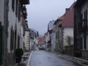 Lee más sobre el artículo Burguete (Auritz): Donde Peregrinos y Brujas Tejen la Historia